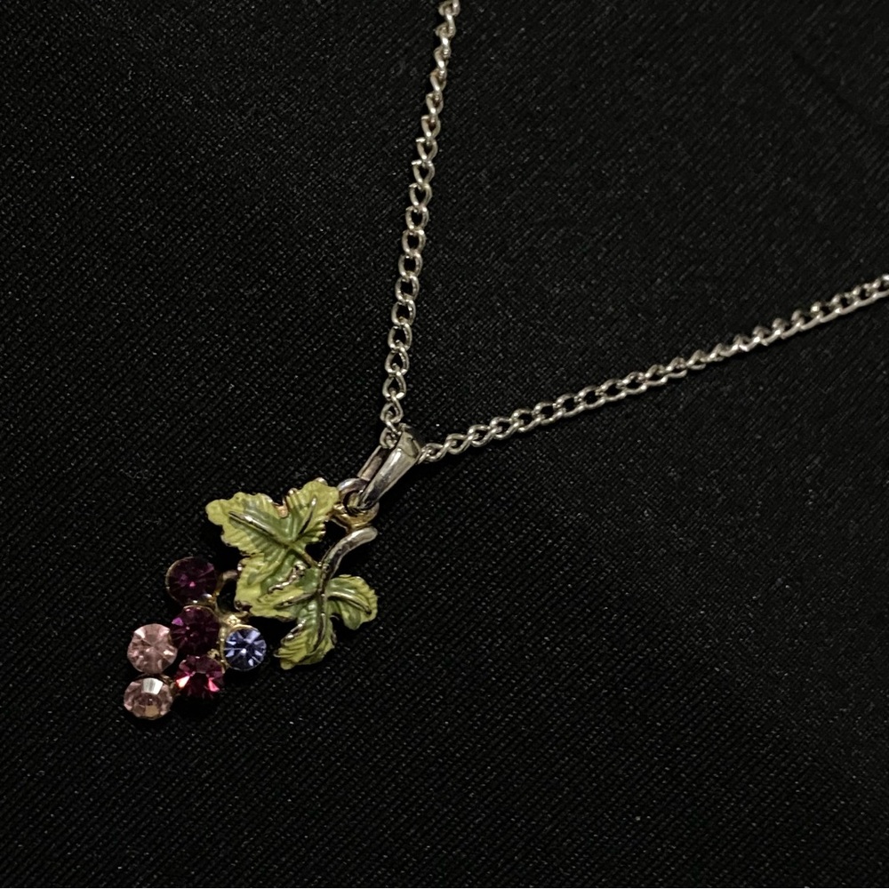 Vintage Sarah Cov Necklace with Green Leaf+Purple Gem Grape Cluster Pendant - Picture 2 of 4